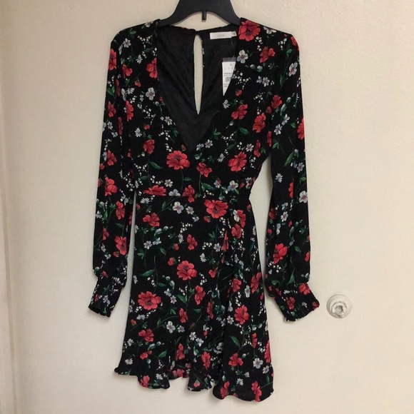 Lush Dresses & Skirts - Lush wrap floral dress 👗